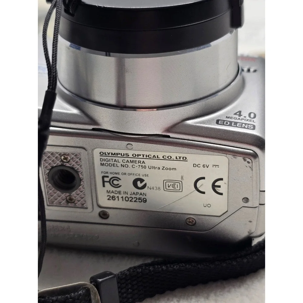 Olympus‎ Camedia C-750 Ultra Zoom 4MP Digital Camera Bundle Silver Y2K Vintage